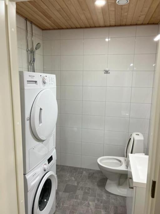 Ihana Huoneisto Juna Aseman Vieressae. Vantaa Esterno foto